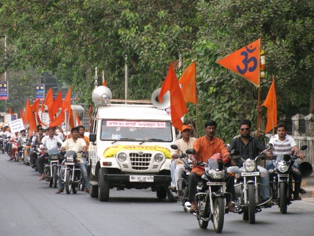 40 two-wheelers, 8 four-wheelers and 150 devout citizens took part in the rally